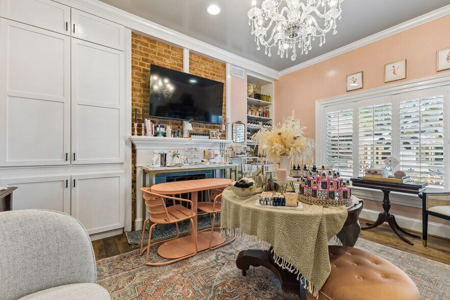 More Photos Of 63 Main St, Warrenton Office For Sale