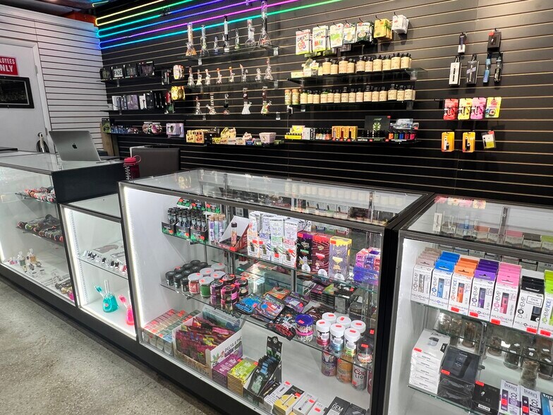 More Photos Of 16798 N Miami Ave, North Miami Beach Convenience Store For Sale