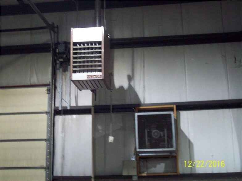 More Photos Of 760 Kacena Dr, Hiawatha Warehouse For Lease