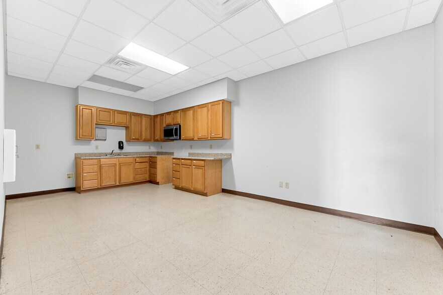 More Photos Of 161 Adena Ln, Clarksburg Office For Lease