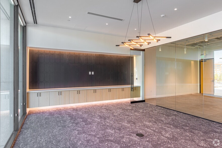 More Photos Of 1301 Young St, Dallas Office For Lease