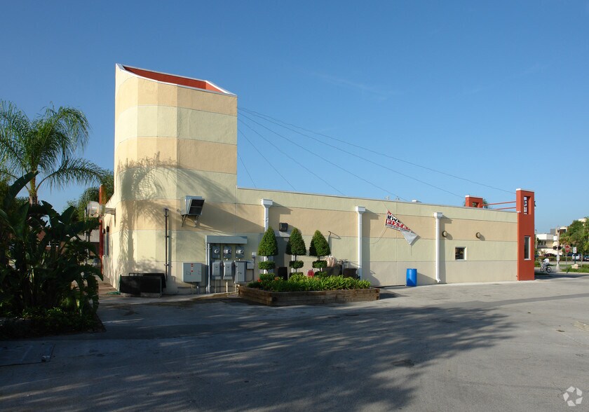 More Photos Of 350 E Seminole Blvd, Sanford Freestanding For Sale