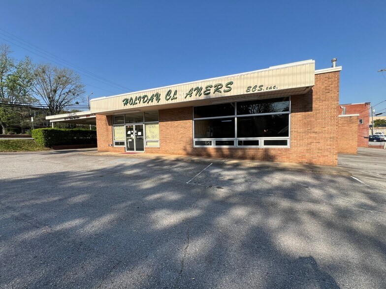 Primary Photo Of 166 N Logan St, Marion General Retail For Sale