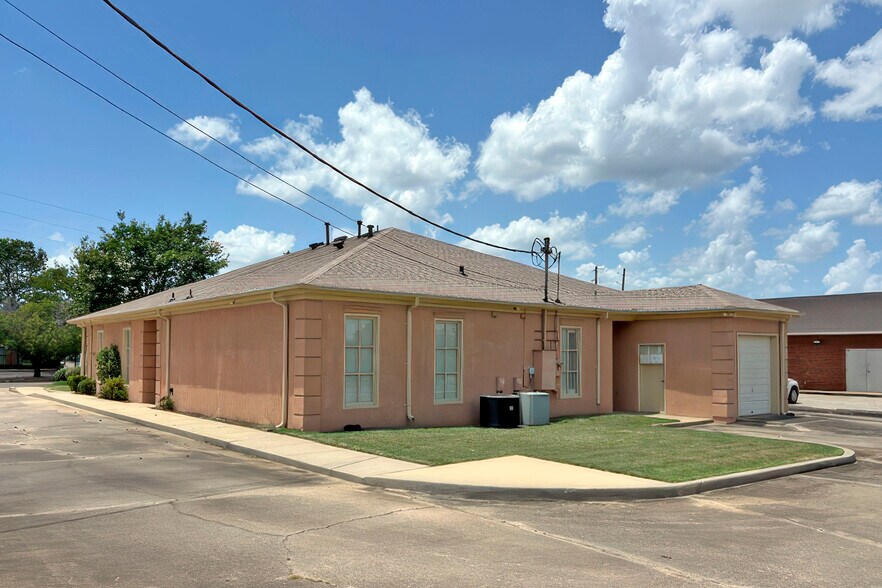 More Photos Of 316 St Lukes Dr, Montgomery Medical For Sale