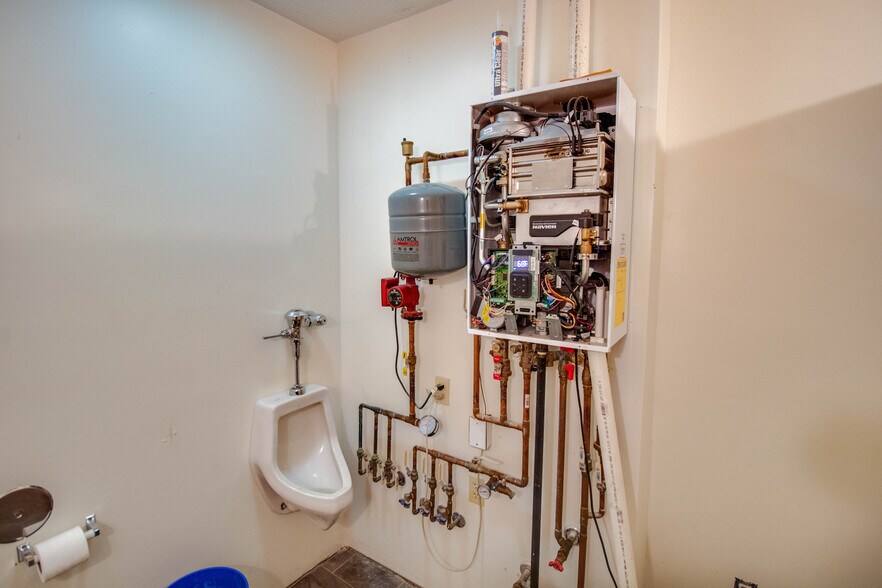 More Photos Of 200 Mounts st, Carlinville Industrial For Sale