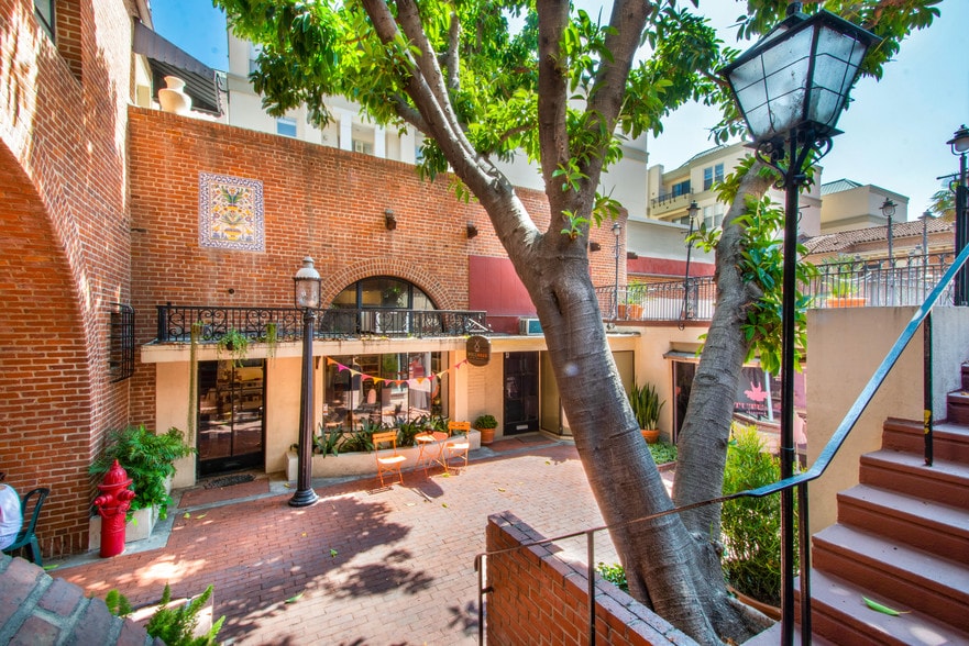 More Photos Of 696-700 E Colorado Blvd, Pasadena General Retail For Lease