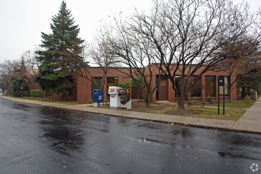 More Photos Of 125 Windsor Dr, Oak Brook Office For Lease