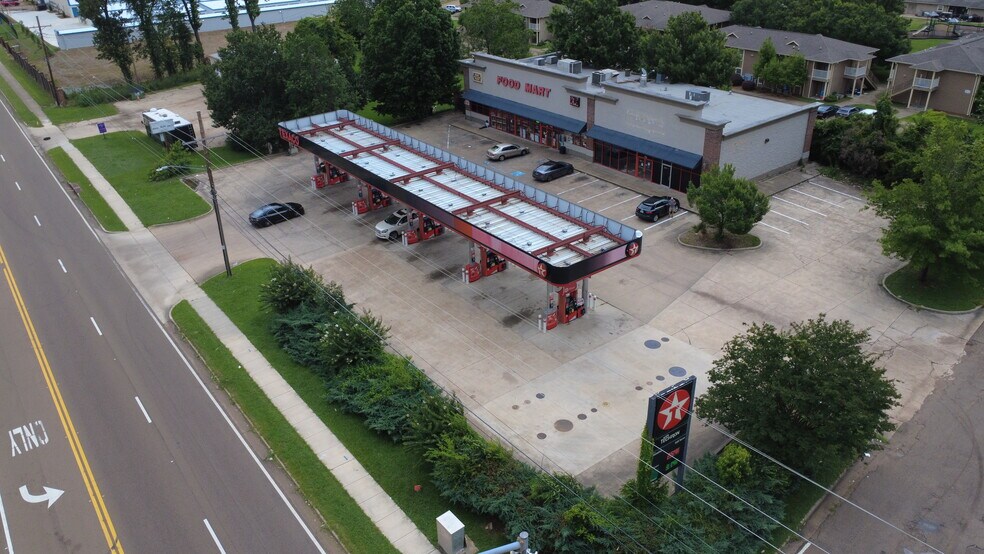 More Photos Of 5300 N State St, Jackson Service Station For Lease