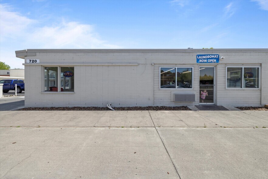 More Photos Of 720 W Lewis St, Pasco Hotel For Sale