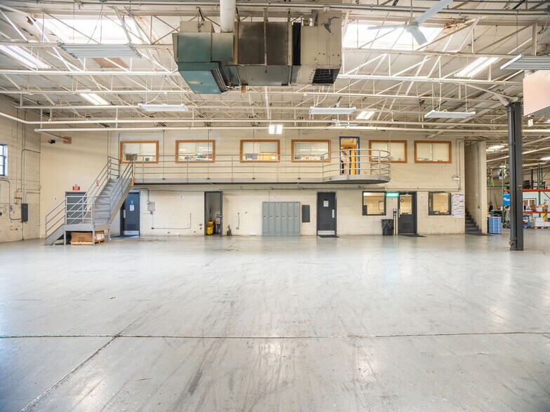 More Photos Of 2733 W Harrison St, Chicago Warehouse For Sale
