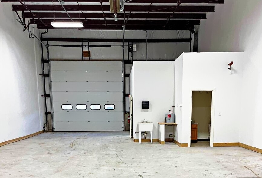 More Photos Of 2 Rockview Way, Rockland Industrial For Lease