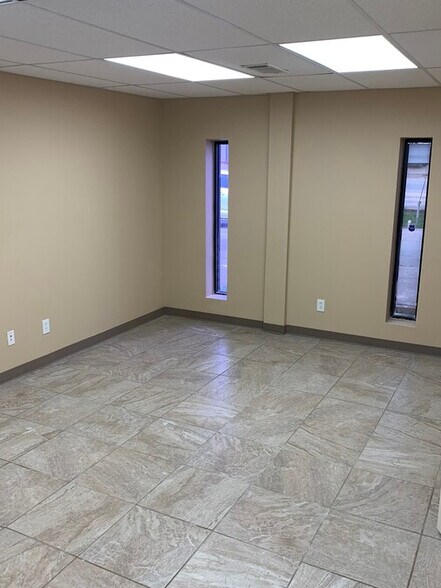More Photos Of 4849 Lafin Rd, Beaumont Warehouse For Lease