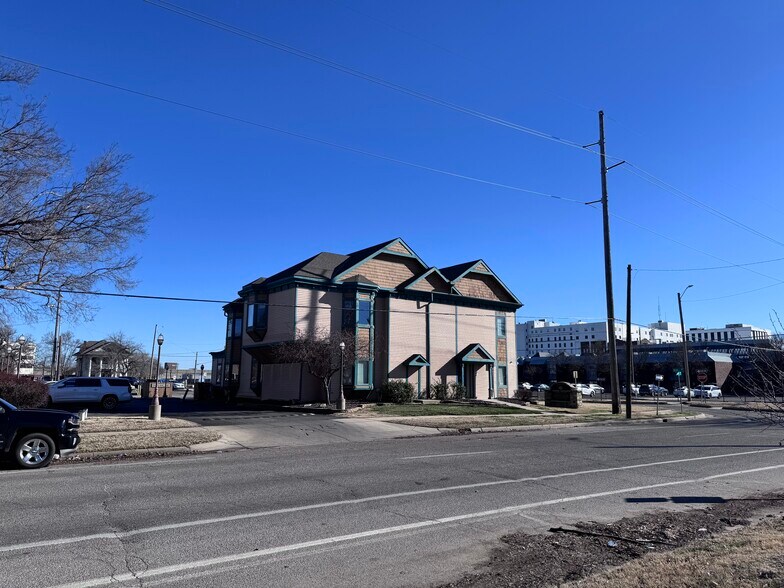More Photos Of 1100 N Topeka St, Wichita Office For Sale