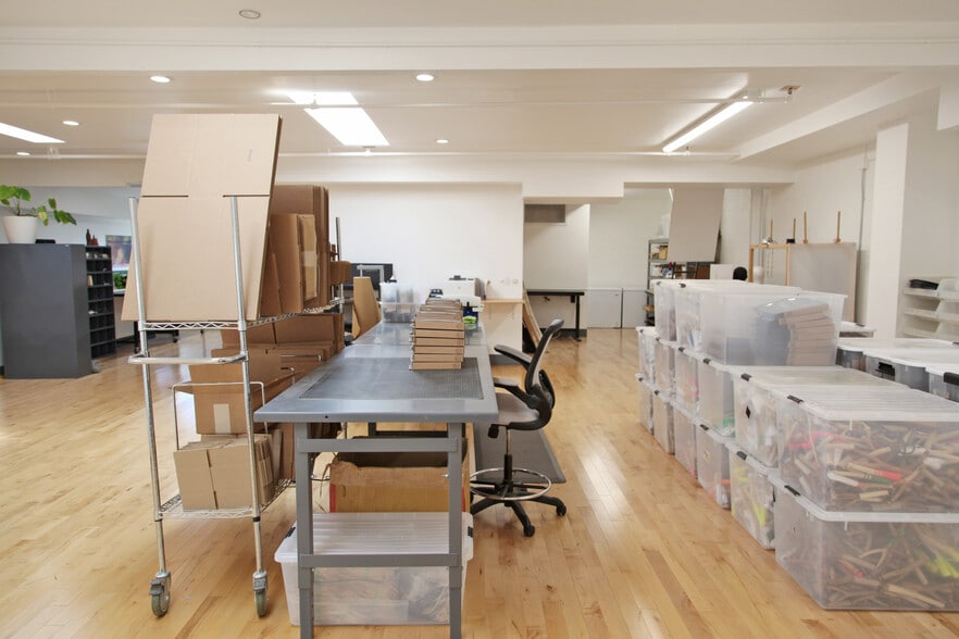 More Photos Of 1190B Shafter Ave, San Francisco Warehouse For Sale