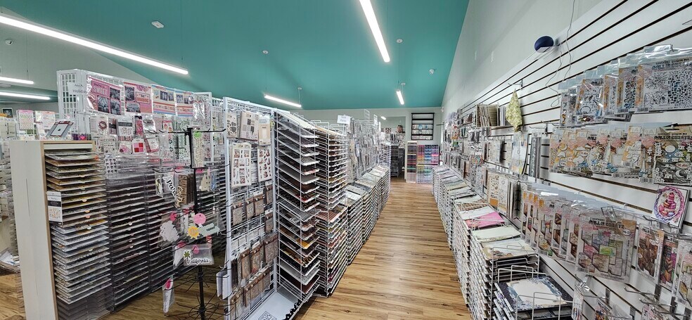 More Photos Of 2235 N Clairemont Ave, Eau Claire Freestanding For Sale