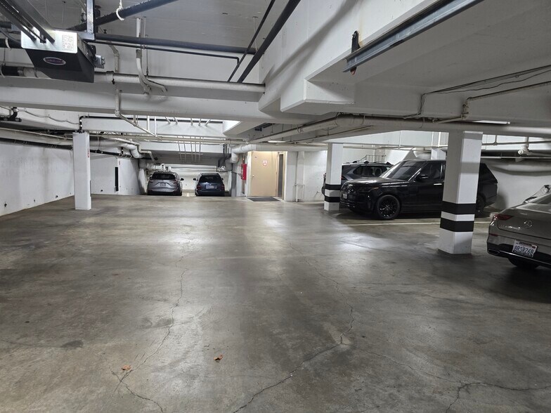 More Photos Of 245 N Almont Dr, Beverly Hills Apartments For Sale