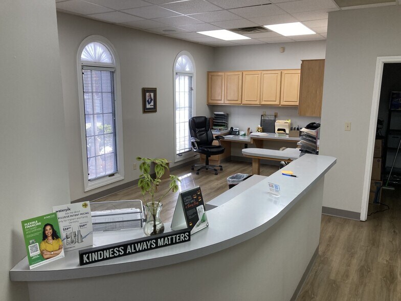 More Photos Of 2855 Summer Oaks Dr, Bartlett Healthcare For Sale