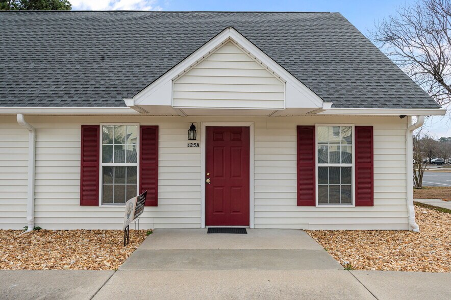 More Photos Of 125 Oakmont Dr, Greenville Office For Sale