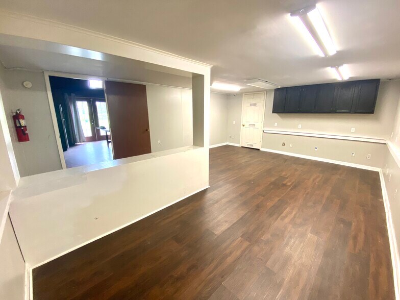 More Photos Of 78 Ash St, Calvert City Office For Sale