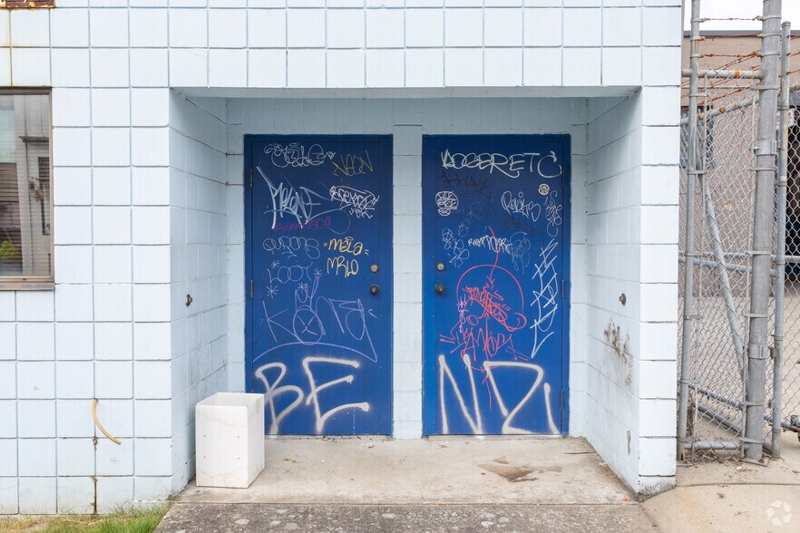 More Photos Of 11 E 4th Ave, Vancouver Warehouse For Lease