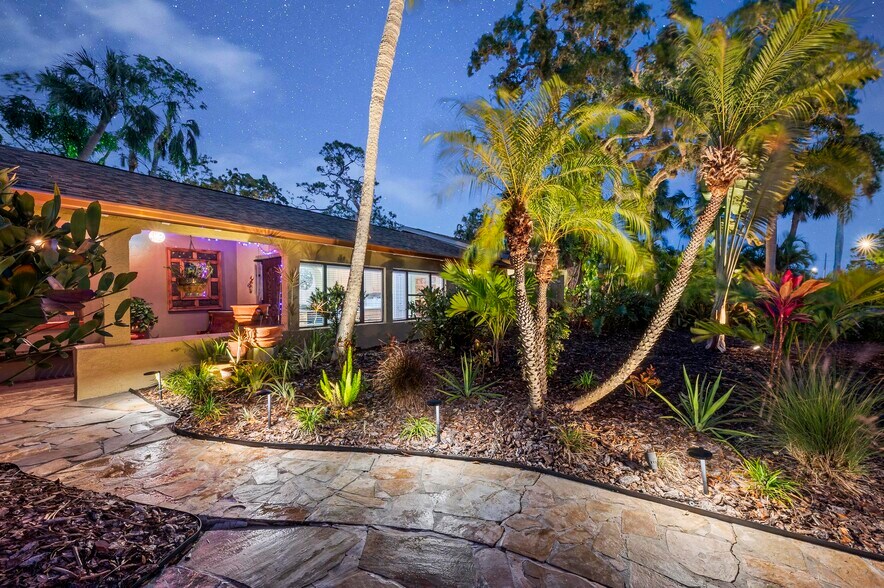 More Photos Of 941 Virginia Dr, Sarasota Apartments For Sale