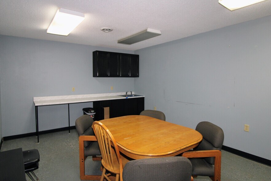 More Photos Of 8401 NW 282nd St, Berthold Warehouse For Sale