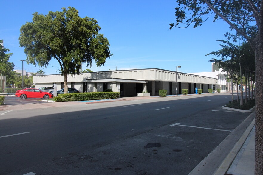 More Photos Of 2021 Tyler St, Hollywood Office For Lease