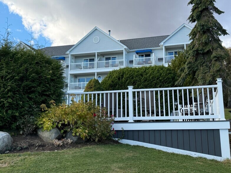 More Photos Of 886 Commercial St, Rockport Hotel For Sale