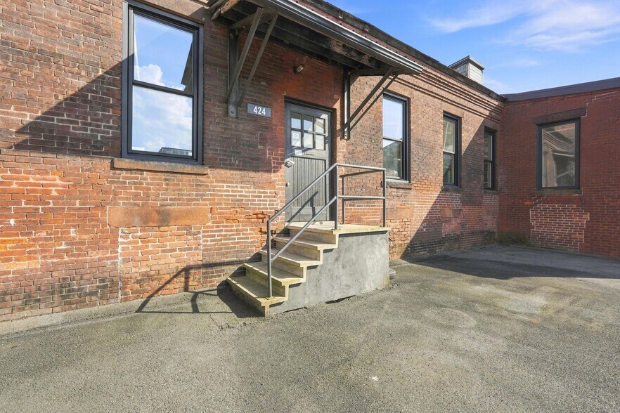 More Photos Of 420 Dwight St, Holyoke Manufacturing For Lease