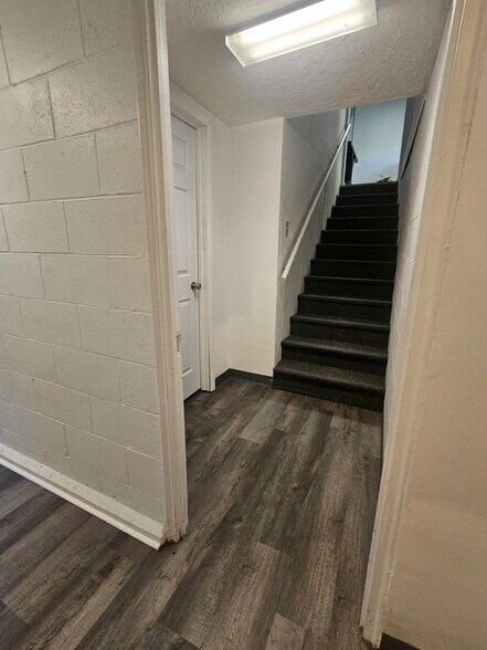 More Photos Of 2723 N Walnut St, Bloomington Office For Sale