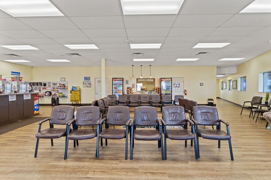 More Photos Of 1108 Commercial Way, Spring Hill Freestanding For Sale