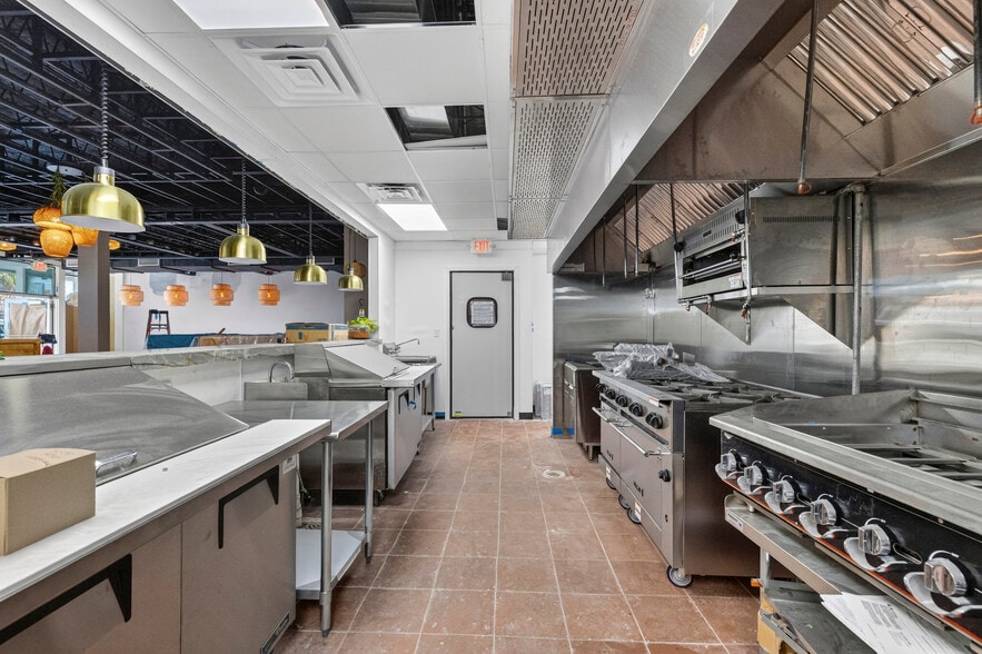 More Photos Of 3134-3150 NE 9th St, Fort Lauderdale Restaurant For Sale