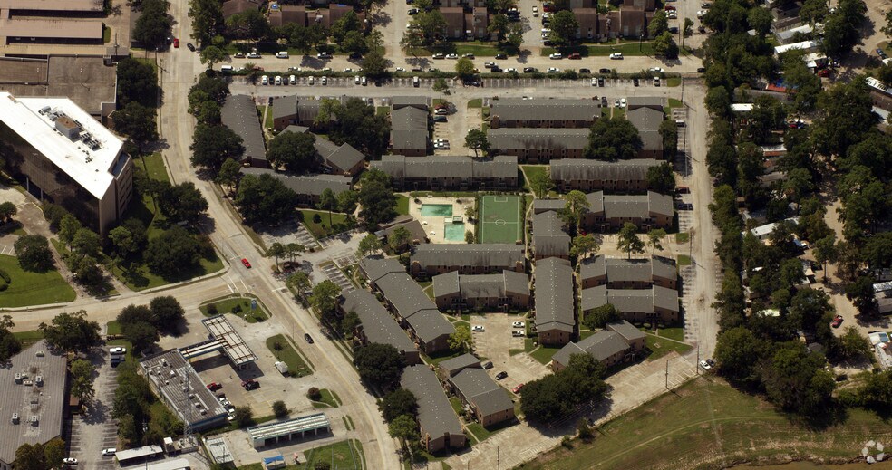 More Photos Of 12803 Northborough Dr, Houston Apartments For Sale