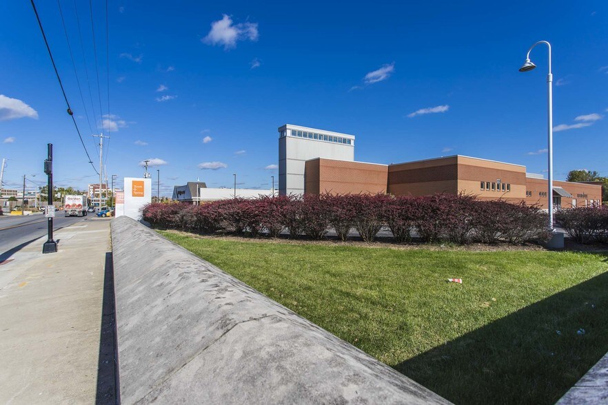 More Photos Of 900 Spring St, Jeffersonville Medical For Lease