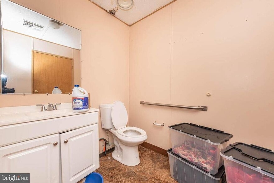 More Photos Of 6712 Dogwood Rd, Woodlawn Schools For Sale