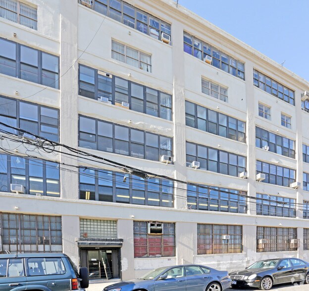 More Photos Of 10-10 44th Ave, Long Island City Warehouse For Lease