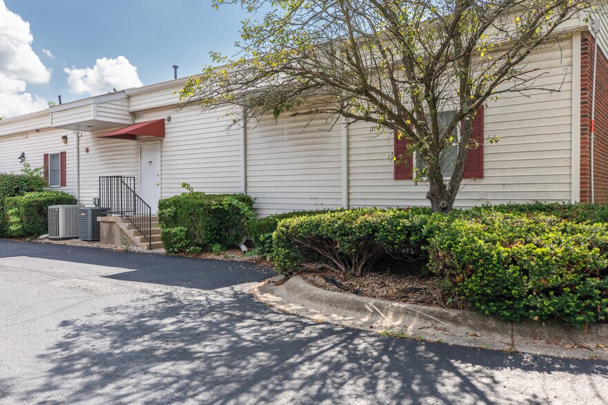 More Photos Of 640 S Walker St, Bloomington Medical For Sale