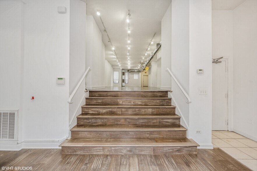 More Photos Of 2324 N Clark St, Chicago Storefront Retail Residential For Lease