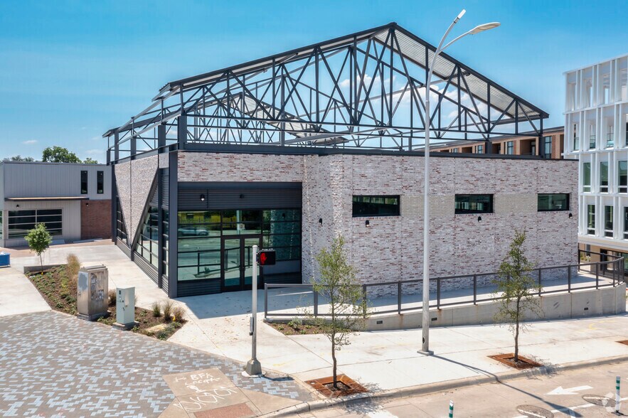 Primary Photo Of 218 W Commerce St, Dallas Unknown For Lease