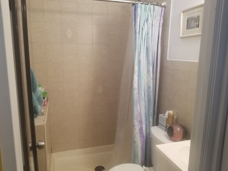 More Photos Of 87-89 City Island Ave, Bronx Apartments For Sale