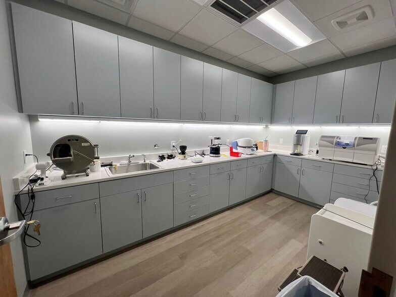 More Photos Of 4905 Professional Ct, Raleigh Medical For Lease