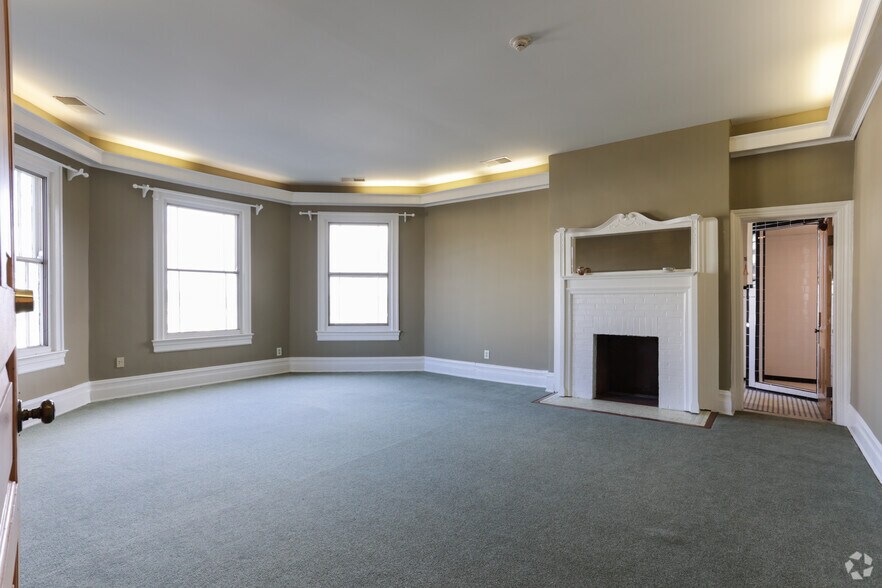 More Photos Of 604 S King St, Leesburg Office For Sale