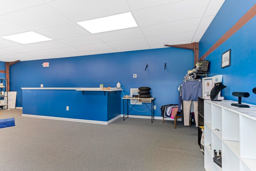 More Photos Of 414 W Fernwood Dr, Simpsonville General Retail For Sale