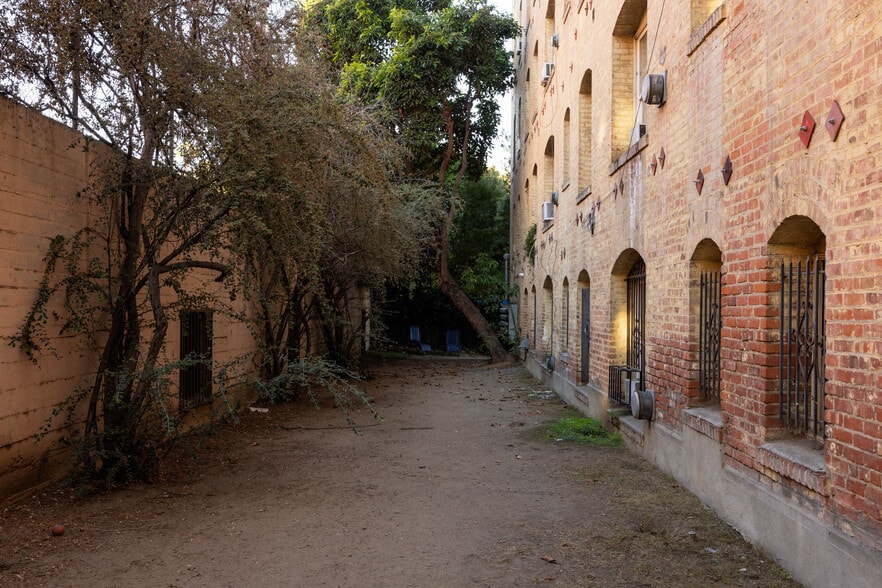 More Photos Of 1848 N Gramercy Pl, Hollywood Apartments For Sale