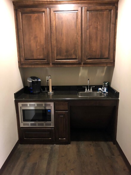 More Photos Of 2505 Miller Ln, Pantego Office For Lease