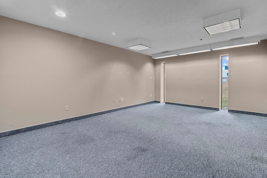 More Photos Of 5551 S Belmont Ave, Indianapolis Warehouse For Lease