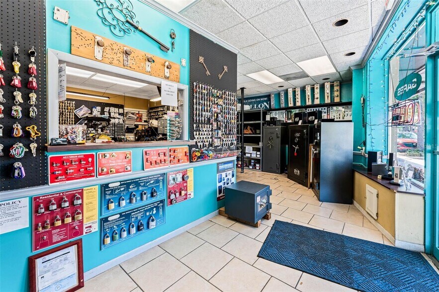 More Photos Of 18-20 E Plant St, Winter Garden General Retail For Sale