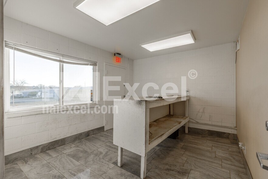 More Photos Of 1826 W 1020 N, St George Warehouse For Lease