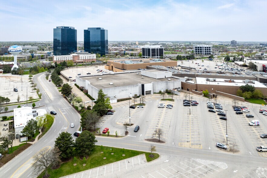 More Photos Of 5 Woodfield Mall, Schaumburg Unknown For Sale