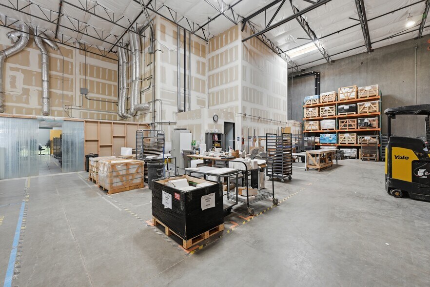 More Photos Of 8495 Redwood Creek Ln, San Diego Manufacturing For Sale
